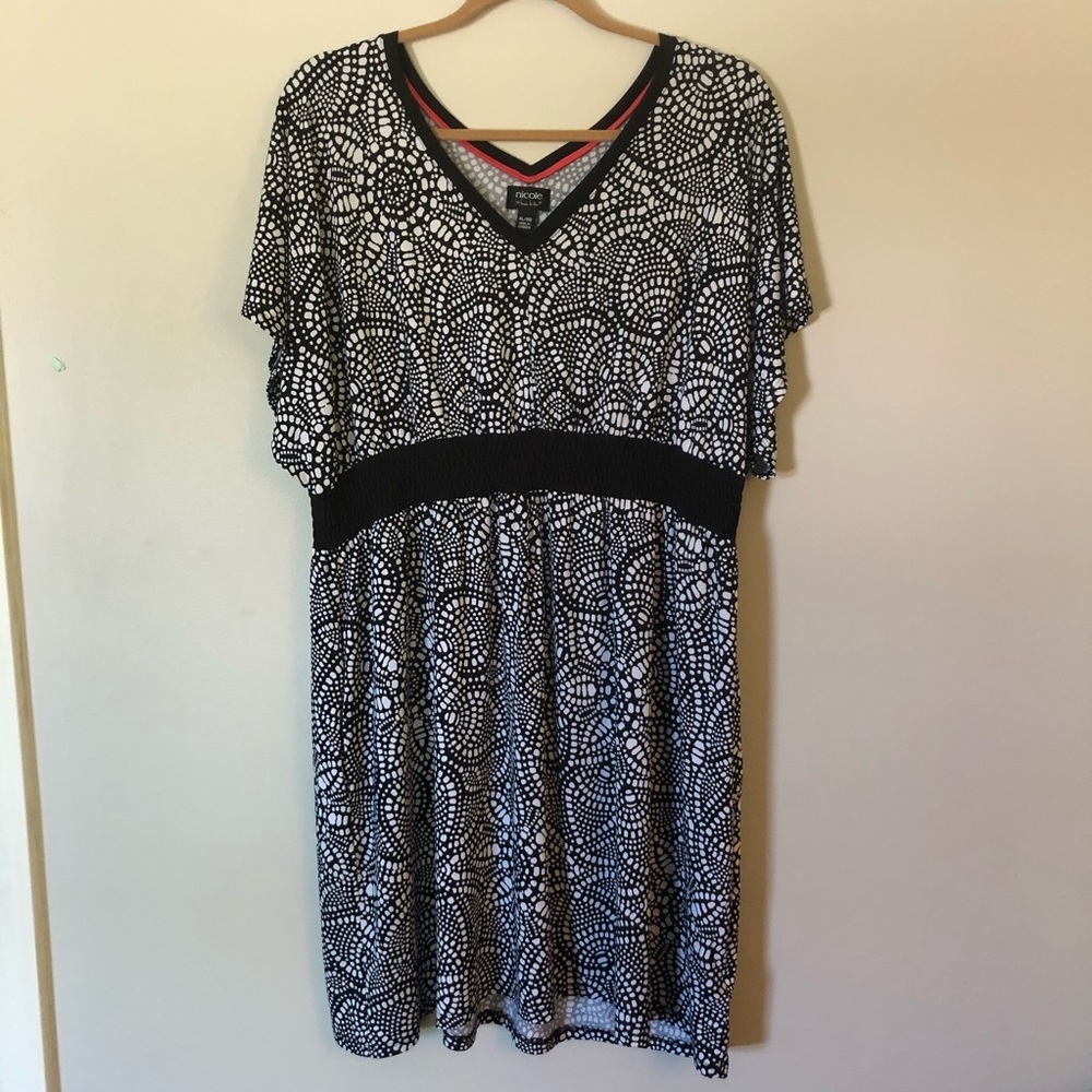 Black & White Stretchy Empire Waist Dress POCKETS